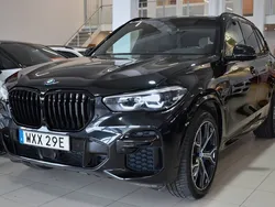 Svart (svart safir metallic) Begagnad 2022 BMW X5 iPerformance SUV | 649 000 kr (Bra pris)