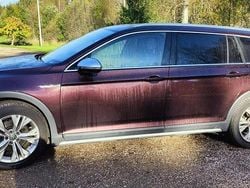 Röd Begagnad 2018 VW Passat Alltrack Executive Kombi | 175 000 kr (Marknadspris)