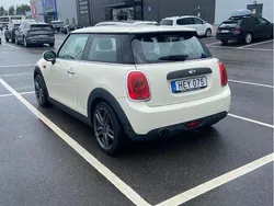 Vit Begagnad 2017 Mini ONE Pepper Halvkombi | 98 000 kr (Marknadspris)