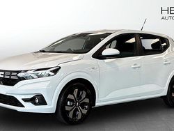 Vit (white) Ny 2025 Dacia Sandero Expression Halvkombi | 219 900 kr (Lite dyr)