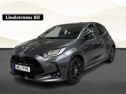 Mörkgrå Begagnad 2022 Toyota Yaris Hybrid Style Halvkombi | 219 900 kr (Marknadspris)