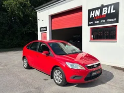 Röd Begagnad 2009 Ford Focus Trend Halvkombi | 44 900 kr (Marknadspris)