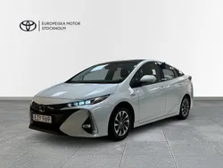 Vit Begagnad 2018 Toyota Prius Plug-in Hybrid Halvkombi | 209 900 kr (Marknadspris)