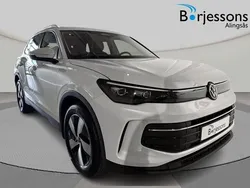 Vit Ny 2025 VW Tiguan Edition SUV | 424 900 kr (Marknadspris)
