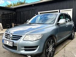 Ljusgrå Begagnad 2007 VW Touareg SUV | 99 000 kr