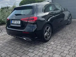 Svart Begagnad 2022 Mercedes A180 AMG Halvkombi | 279 500 kr (Marknadspris)