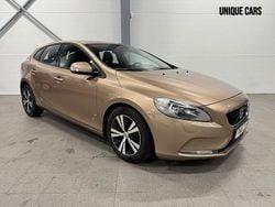 Brun Begagnad 2014 Volvo V40 Kinetic Halvkombi | 124 900 kr (Marknadspris)