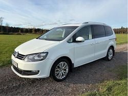 Vit Begagnad 2015 VW Sharan Minibuss | 136 000 kr (Lite dyr)