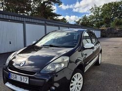 Svart Begagnad 2010 Renault Clio R.S. Halvkombi | 29 900 kr (Marknadspris)