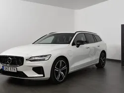 Vit Begagnad 2022 Volvo V60 R-Design Kombi | 369 800 kr (Marknadspris)