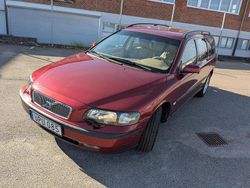 Röd Begagnad 2004 Volvo V70 Business Edition Kombi | 35 000 kr (Marknadspris)