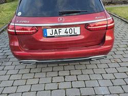 Röd Begagnad 2023 Mercedes E220 Avantgarde Kombi | 275 000 kr (Superpris)