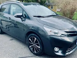 Grå Begagnad 2017 Toyota Verso Multidrive S Minibuss | 182 000 kr (Marknadspris)