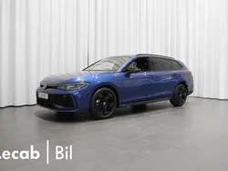 Blå (reef blue metallic) Ny 2025 VW Passat R-line Kombi | 514 500 kr (Marknadspris)