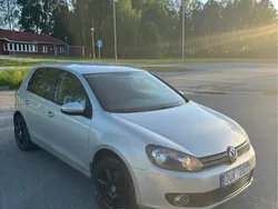 Brun Begagnad 2009 VW Golf Halvkombi | 39 000 kr (Marknadspris)