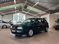 Mörkgrön Begagnad 1997 VW Golf III Halvkombi | 64 899 kr
