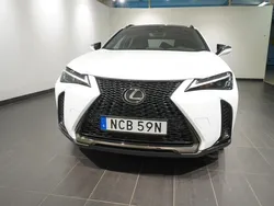 Okänd Begagnad 2022 Lexus UX 250h Sport Line SUV | 299 900 kr