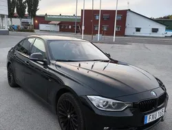 Svart Begagnad 2015 BMW 318 Sport Line Sedan | 129 000 kr (Bra pris)