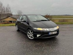 Svart Begagnad 2007 Honda Civic Sport Halvkombi | 29 000 kr (Marknadspris)