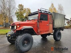 Röd Begagnad 1981 Toyota Land Cruiser Pickup | 1 000 kr