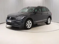 Grå Begagnad 2021 VW Tiguan SUV | 239 800 kr (Marknadspris)