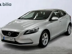 Silver Begagnad 2015 Volvo V40 Momentum Kombi | 129 000 kr (Marknadspris)