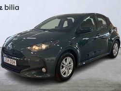 Grön Ny 2025 Toyota Yaris Hybrid Halvkombi | 249 900 kr