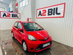 Röd Begagnad 2012 Toyota Aygo Halvkombi | 49 900 kr (Marknadspris)