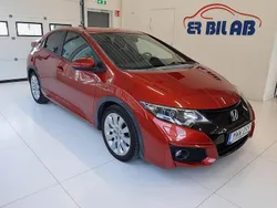 Röd Begagnad 2015 Honda Civic Halvkombi | 114 900 kr (Marknadspris)