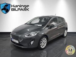 Grå Begagnad 2017 Ford Fiesta Titanium Halvkombi | 99 995 kr (Marknadspris)