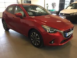 Röd Begagnad 2015 Mazda 2 Halvkombi | 134 900 kr (Marknadspris)