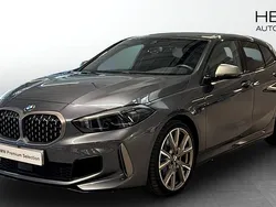 Grå (grey) Begagnad 2022 BMW 135 Comfort Edition Halvkombi | 389 900 kr