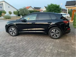 Svart Begagnad 2022 Audi Q4 e-tron Comfort SUV | 370 000 kr (Marknadspris)