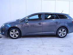 Mörkgrå (gråmetallic ) Begagnad 2015 Toyota Avensis Edition Kombi | 149 900 kr (Marknadspris)