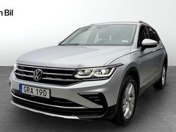 Silver (reflex silver metallic) Begagnad 2023 VW Tiguan Elegance SUV | 349 900 kr (Marknadspris)