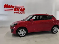 Röd Begagnad 2022 Suzuki Swift Comfort Halvkombi | 199 900 kr (Lite dyr)