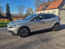 Ljusbrun Begagnad 2016 Volvo V40 CC Momentum Kombi | 124 900 kr (Dyr)