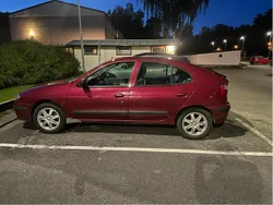 Röd Begagnad 2001 Renault Mégane Privilege Halvkombi | 23 500 kr