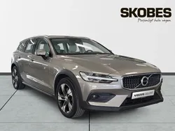 Grå Begagnad 2019 Volvo V60 CC Kombi | 329 100 kr (Lite dyr)