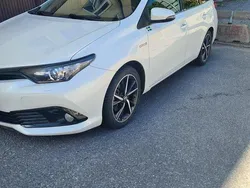 Vit Begagnad 2018 Toyota Auris Hybrid Kombi | 129 000 kr (Superpris)