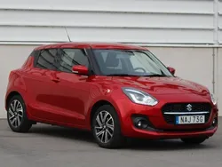 Röd Begagnad 2021 Suzuki Swift Halvkombi | 139 500 kr (Marknadspris)