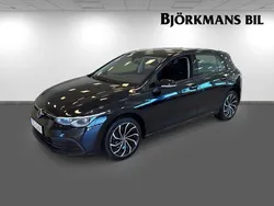 Svart Begagnad 2020 VW Golf VIII Halvkombi | 239 900 kr (Marknadspris)