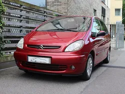Ljusröd Begagnad 2003 Citroën Xsara Picasso Minibuss | 19 900 kr (Dyr)