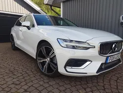 Vit Begagnad 2021 Volvo V60 Inscription Kombi | 245 000 kr (Marknadspris)