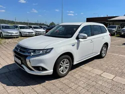 Vit Begagnad 2017 Mitsubishi Outlander P-HEV Sedan | 224 900 kr (Marknadspris)