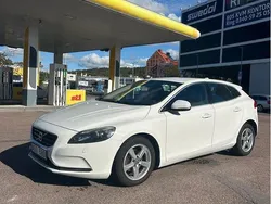 Vit Begagnad 2013 Volvo V40 Momentum Kombi | 93 000 kr (Marknadspris)