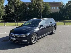 Svart Begagnad 2016 VW Passat R-line Kombi | 165 000 kr (Marknadspris)