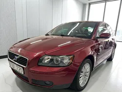Röd (vinröd) Begagnad 2004 Volvo S40 Sedan | 39 900 kr (Bra pris)