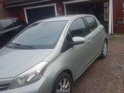 Grå Begagnad 2011 Toyota Yaris Halvkombi | 50 000 kr (Marknadspris)