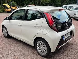 Vit Begagnad 2019 Toyota Aygo X-play Halvkombi | 99 000 kr (Marknadspris)